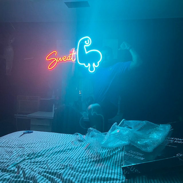 Custom Neon Sign – Name/Logo - Image 5