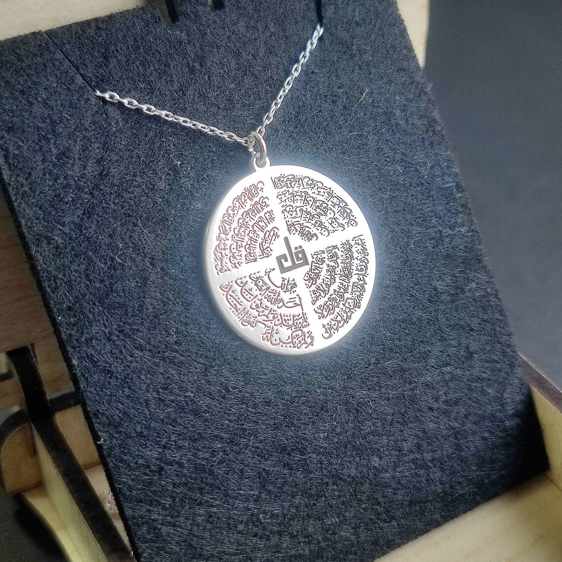 4 QUL NECKLACE - Image 4